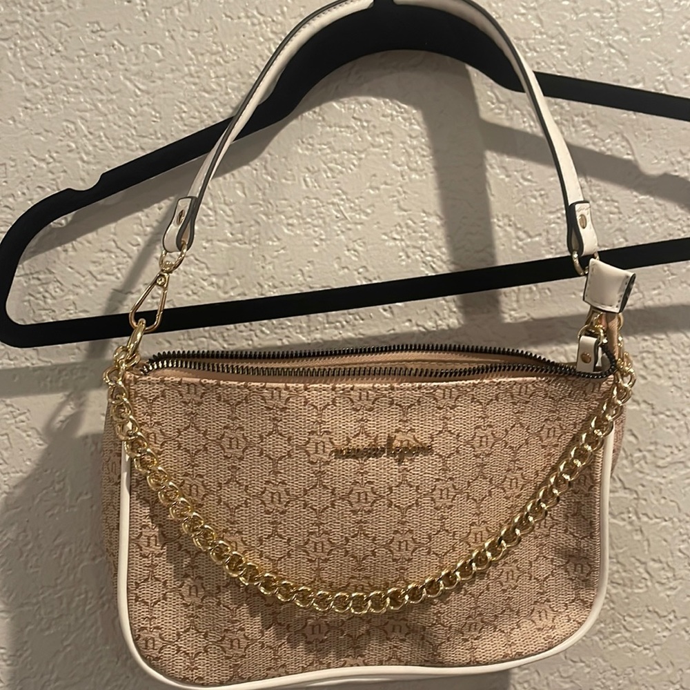 Tan white and gold shoulder purse. With gold chain